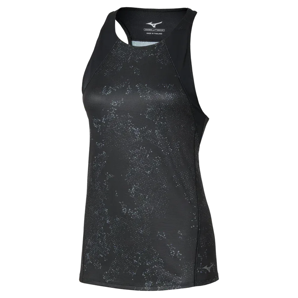 גופיית הספורט ללא שרוולים לנשים Mizuno Graphic Tank Top (W) Black J2GAD21690 מתהדרת בדוגמת פיקסלים עדינה, בעיצוב גב ספורטאי (racerback) ובלוגו Mizuno על החזה, המעניקים לה מראה אלגנטי וספורטיבי.