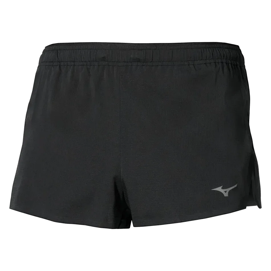 מכנסי ה-Mizuno Split באורך 1.5 אינץ' (מידה M) בצבע שחור, דגם J2GBD00109, כוללים חגורה אלסטית ולוגו Mizuno לבן קטן בחלק התחתון של הרגל השמאלית, העשוי מבד קל משקל ומופיע על רקע לבן חלק.