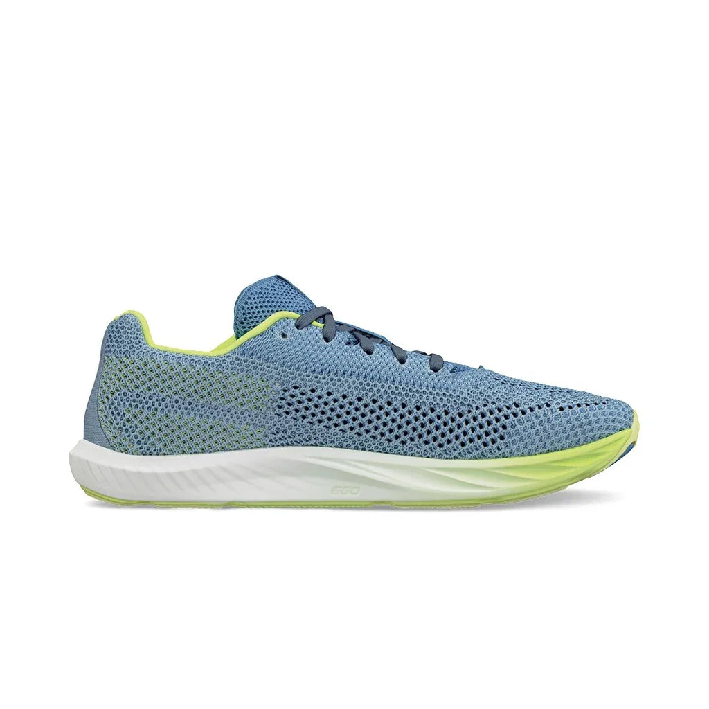 ה-Altra W ESCALANTE RACER 2 DARK BLUE A0A85NH442 היא נעל ריצה ספורטיבית בצבע כחול מבית Altra, הכוללת גפה עליונה מרשת נושמת, נגיעות בצבע ירוק ליים וסוליה מרופדת בצבעי לבן וירוק ליים במבט מהצד.