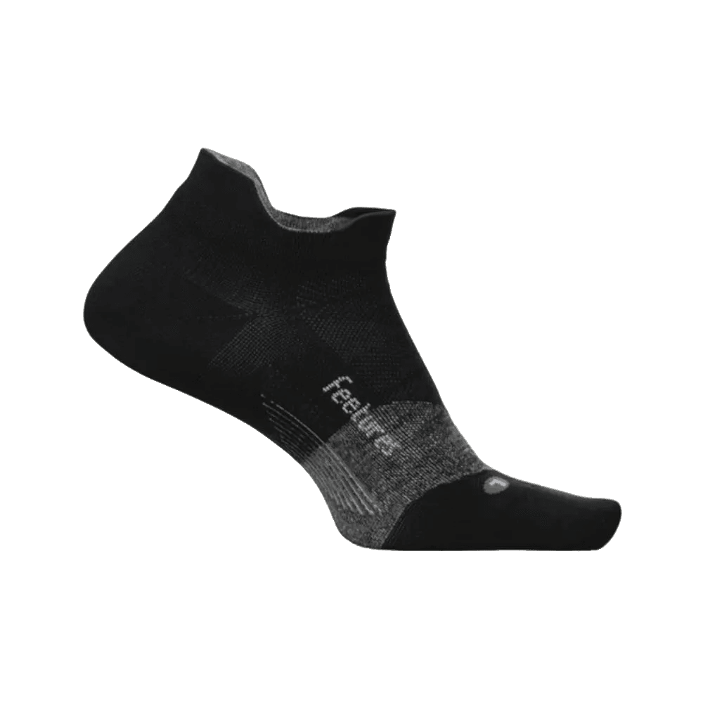 גרבי Feetures Elite Ultra Light No Show Tab Black E557159 – גרבי ספורט או גרבי ריצה בגזרה נמוכה בצבע שחור עם הדפסת Feetures בצד, אידאליים לנוחות מקסימלית.