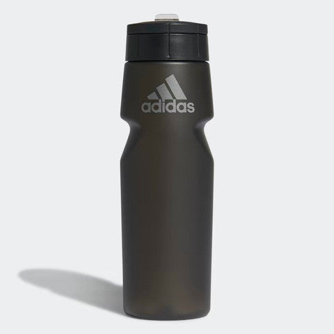 בקבוק המים Adidas PERF BTTL 0,75 FM8932 הוא בקבוק מים שחור עם מכסה הברגה ולוגו Adidas הלבן והאייקוני המוטבע בחזיתו. בקבוק השתייה הזה של Adidas, המוצב זקוף על רקע אפור בהיר אחיד, מכיל 750 מ“ל, מה שהופך אותו לאידיאלי לשמירה על הידרציה לאורך כל היום.