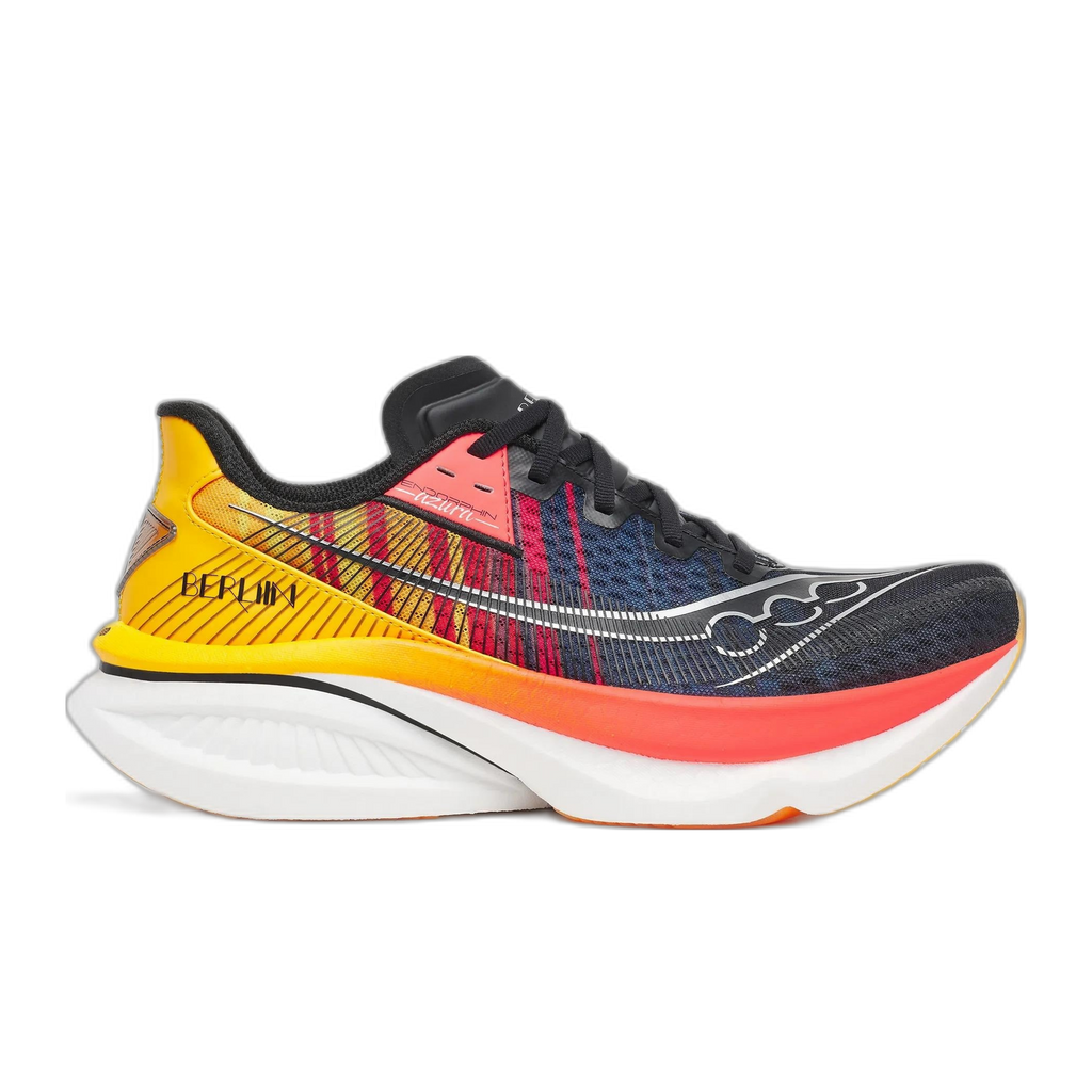 נעלי ריצה סאקוני אנדורפין אזורה לגברים Saucony Endorphin Azura Black/Fusion - מבט צד פנימי עם הכיתוב BERLIN, גפת רשת שחורה בדוגמת כתום-צהוב וסוליית PWRRUN PB לבנה
