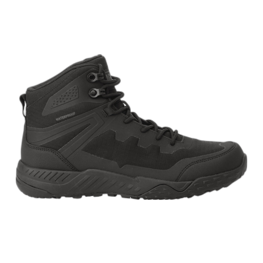 נעליים טקטיות מגנום Magnum Boxer Mid WP Black לגברים – מבט צד על הנעל האטומה למים בגובה בינוני עם גפה מבד ממוחזר