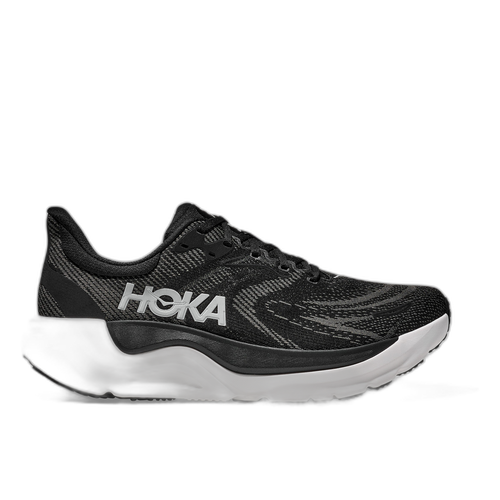נעל ריצה Hoka ARAHI 8 WIDE (2E) 1168710/BWHT שחורה/לבנה עם סוליה לבנה עבה ומרופדת ולוגו כסוף בצד.