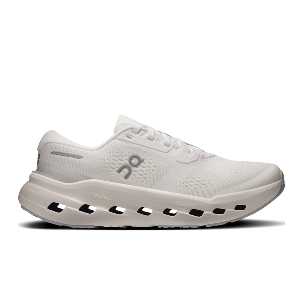 נעל הריצה White On Cloud Cloudrunner 3 עם סוליה עבה ומרופדת הכוללת חריצים בטכנולוגיית CloudTec.