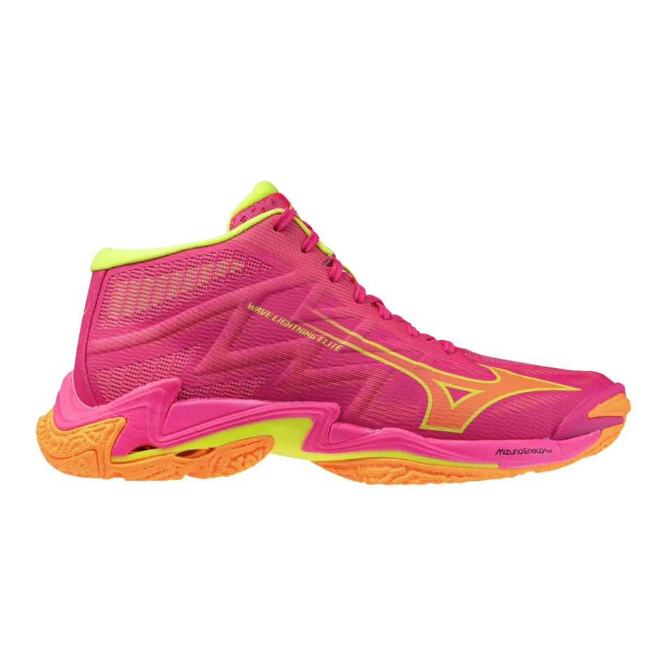 מבט צדדי על דגם Mizuno WAVE LIGHTNING ELITE MID(U) V1GA260542 מבית Mizuno בצבעי ורוד בהיר וצהוב עם סוליה כתומה, על רקע לבן.