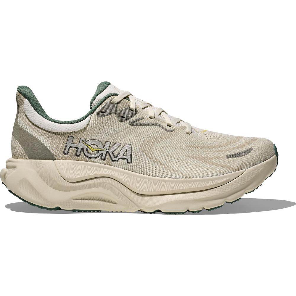 פרופיל צדדי של נעלי הריצה הוקה אראהי 8 Hoka ARAHI 8 1168690/TYS TRUFFLE SALT מבית Hoka מוצג על רקע לבן חלק.