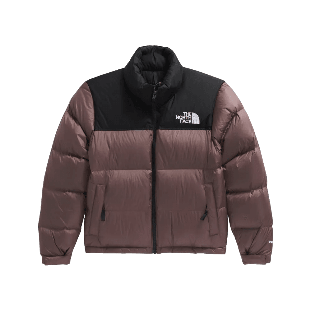 מעיל פוך נשים 1996 RETRO NUPTSE JACKET TA3XEOCAI של The North Face בצבע חום ושחור, עם רוכסן קדמי, שני כיסים צדדיים ולוגו על החזה השמאלי.