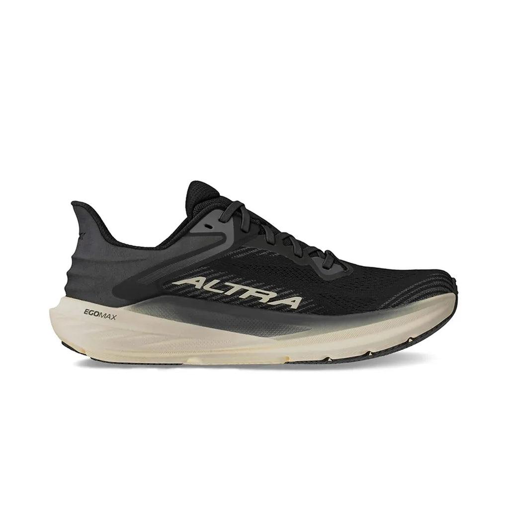 דגם Altra TORIN 8 WIDE BLACK/WHITE A0A85QK010 הוא נעל ריצה בצבעי שחור ואפור עם סוליה אמצעית לבנה, לוגו Altra בצד, וכיתוב "EGOMAX" ליד העקב, המעניק נוחות משופרת.