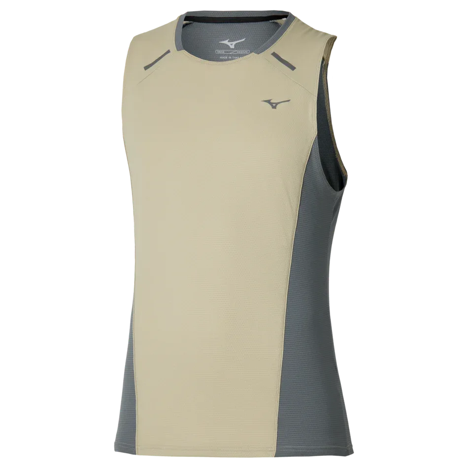 חולצת הטנק Mizuno Active Dry Aero Flow (M) בצבע אלם (J2GAD00239) היא חולצת ספורט ללא שרוולים עם חזית בצבע בז', פאנלים צדדיים אפורים ולוגו Mizuno קטן על החזה.