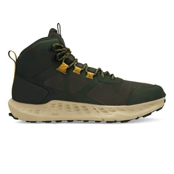 מבט מהצד של Altra TIMP HIKER GTX A0A85P7315, נעל טיולים גבוהה בצבע ירוק כהה של חברת Altra, הכוללת סוליית בז' והדגשים צהובים על השרוכים ועל לשונית העקב.