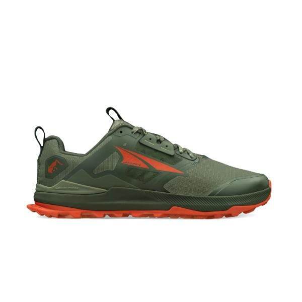 נעל ריצת טרייל ירוק וכתום Altra LONE PEAK 8 A0A85NC315 עם סוליה מחוספסת והדגשים שחורים, במבט מהצד.