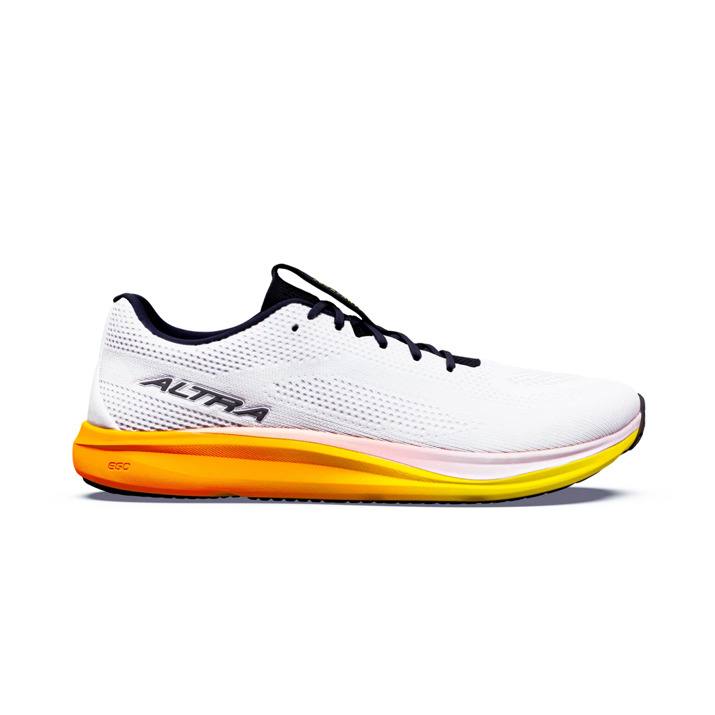 נעלי ריצה אלטרה אסקלנטה 5 לגברים Altra Escalante 5 בצבע White/Yellow — מבט צד על הגפה הסרוגה הלבנה, לוגו אלטרה וסוליה במעבר צהוב-כתום