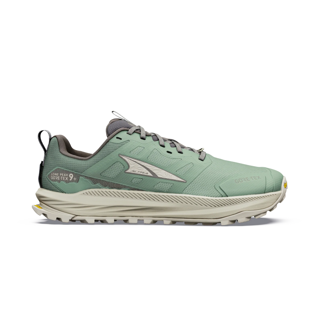 נעל ריצת שטח Altra Lone Peak 9+ GTX לגברים בצבע Sea Spray/Island — מבט צד על הגפה בירוק בהיר עם כיתוב Lone Peak 9 ותווית Gore-Tex.