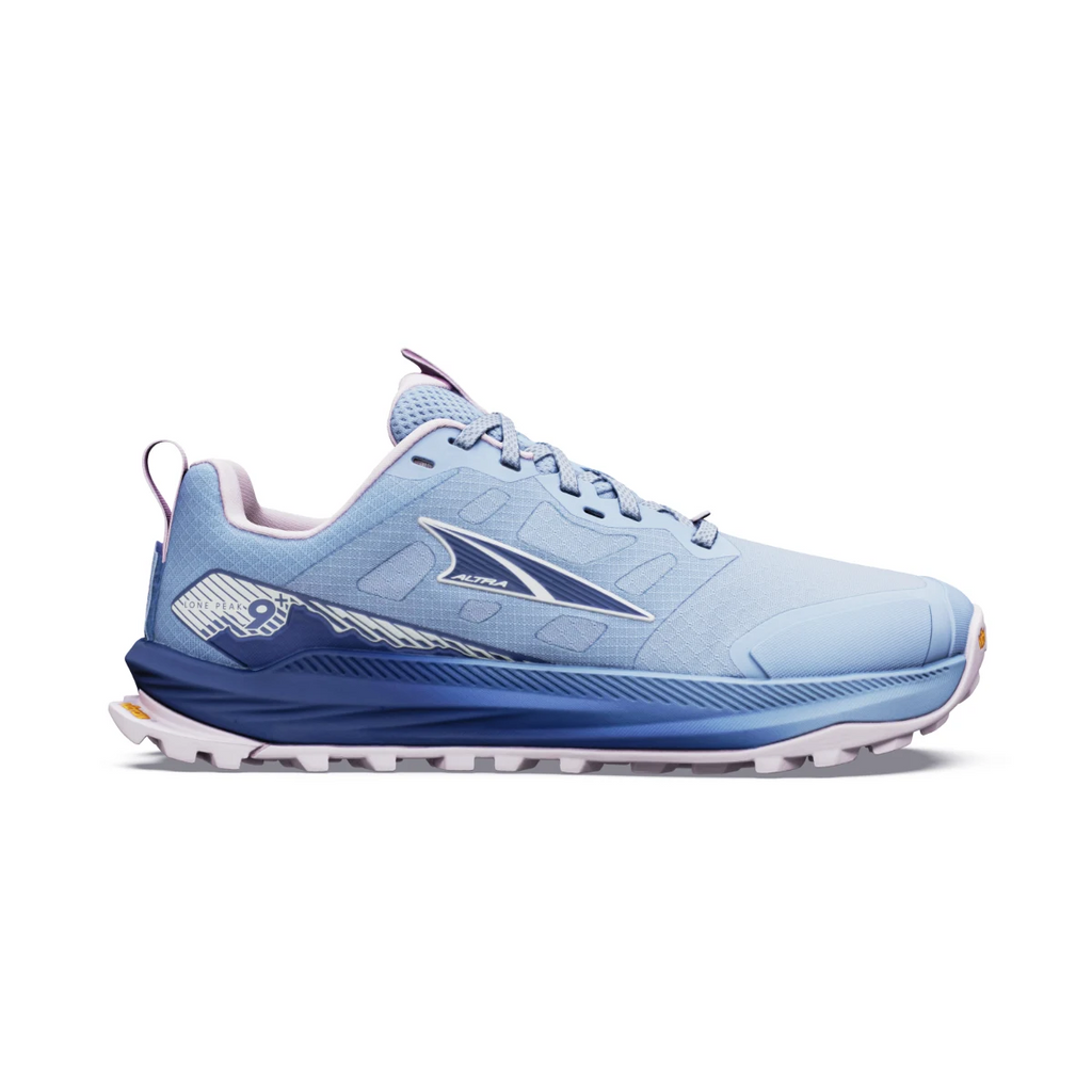 נעל ריצת שטח Altra Lone Peak 9+ לנשים בצבע Orchid Ice — מבט צד על גפה בתכלת עם סוליה לבנה ונגיעות כחול כהה.