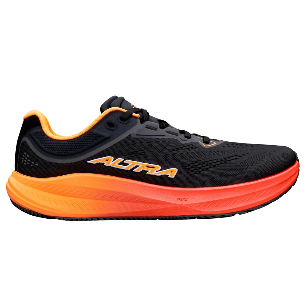 נעל ריצה Altra Torin ST לגברים בצבע Black/Orange Pop — מבט צד על גפה שחורה עם נגיעות כתומות ולוגו ALTRA.