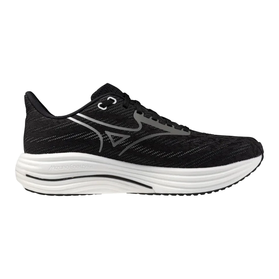 נעל הריצה Mizuno WAVE RIDER 29(M) J1GC250302 מבית Mizuno כוללת גפה שחורה, סוליה לבנה ופרטים אפורים, המוצגת מהצד על רקע לבן אחיד.