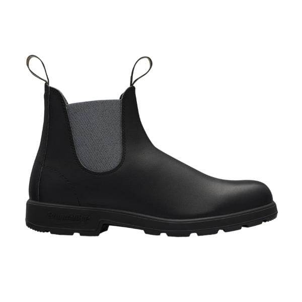 מגף עור שחור באורך הקרסול של Blundstone 577 הכולל לוחות צד אלסטיים ולשוניות משיכה מלפנים ומאחור, של Blundstone.