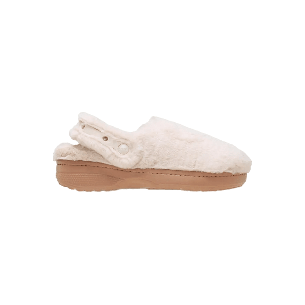 כפכפי קרוקס פרוותיים לנשים Crocs Classic Unfurgettable Clog 211116-6UR בצבע בז', עם סוליה עבה בגוון שזוף ורצועת עקב מתכווננת, מוצגים בפרופיל צד על רקע לבן.