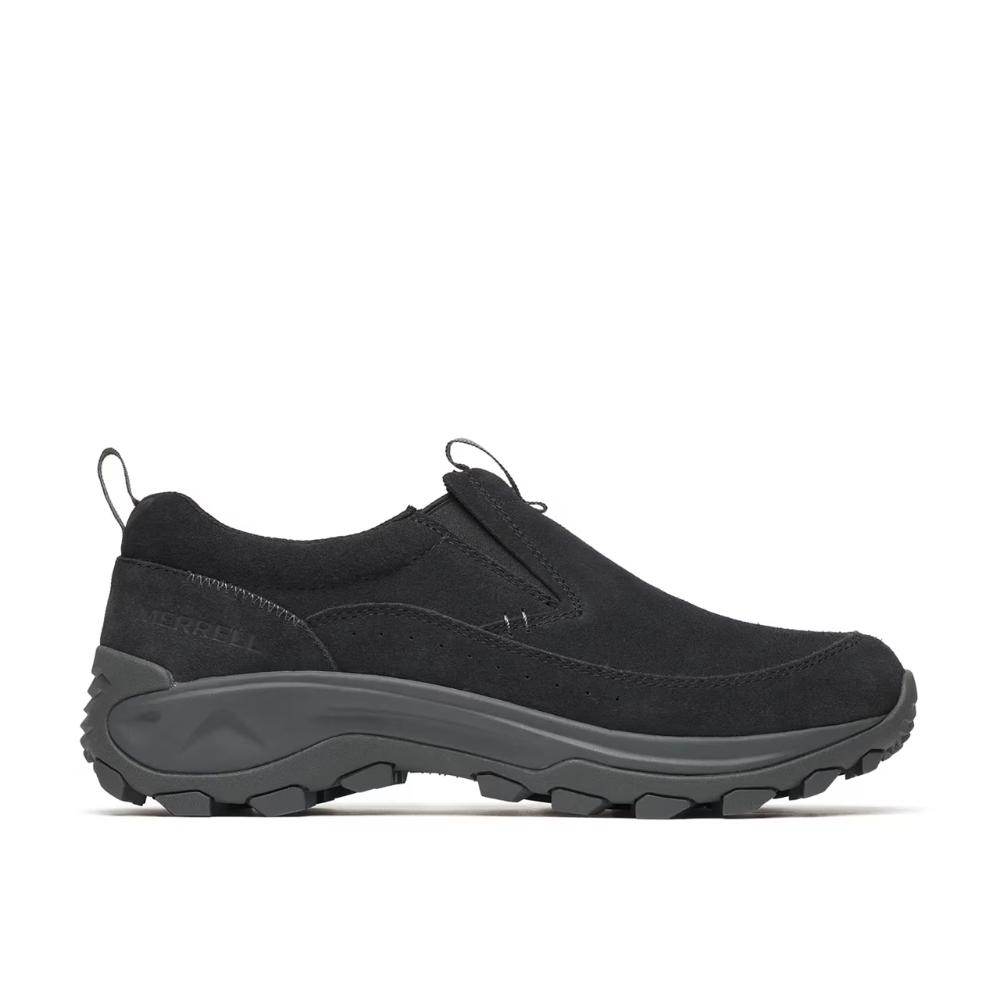 נעלי סליפ-און מירל NESSA SLIP ON J032865 Black הן נעלי טיולים שחורות עם סוליה מחוספסת ולשוניות משיכה, המיועדות לאוהבי הנוחות, מוצגות בפרופיל צדדי על רקע לבן. מותג: Merrell.