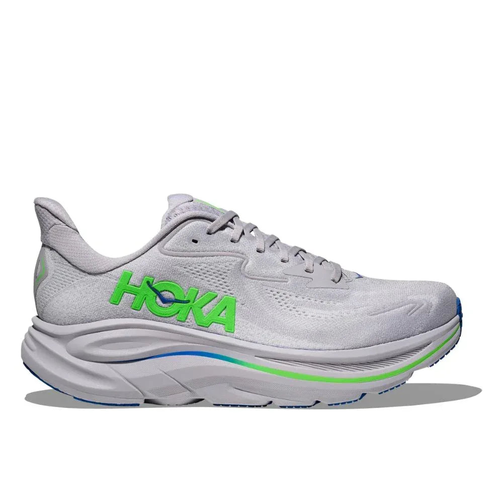 ה-Hoka 1162032/AYNN M Clifton 10 Wide בצבע אפור אפר/ירוק ניאון הוא נעל ריצה לבנה עם נגיעות של ירוק וכחול, סוליה מרופדת ועבה, ולוגו "HOKA" בצד.