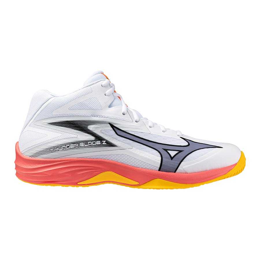 נעלי Mizuno Thunder Blade MID (נעלי כדוריד/כדורעף גבוהות מיזונו לגברים) הן נעלי ספורט לבנות לגברים עם נגיעות של שחור ואפור, סוליה אדומה וצהובה וכיתוב "STORM BLADE Z" בצד.