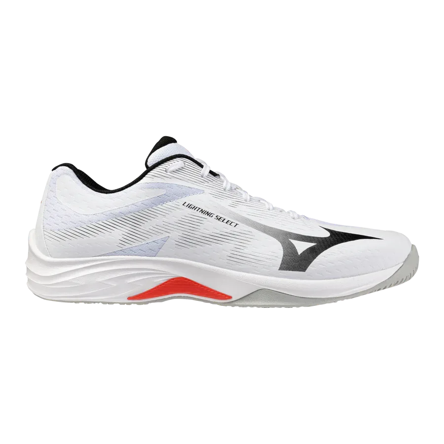 Mizuno LIGHTNING SELECT(U) V1GA267059 הוא נעל ספורט לבנה של Mizuno עם לוגו שחור, נגיעות אפור בהיר ופרט אדום על הסוליה, כפי שנראה מהצד.