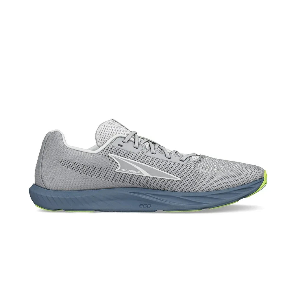 Altra ESCALANTE 4 GRAY/LIME A0A85NE232 הן נעלי ריצה ספורטיביות בצבע אפור מבית Altra, הכוללות גפה עליונה מרשת נושמת, סוליה כחולה, נגיעות בצבע ירוק ניאון ולוגו המותג בלבן בצד.