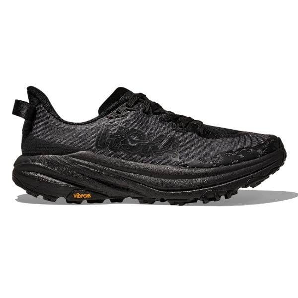 נעלי הריצה Hoka SPEEDGOAT 6 1147791/BBLC, נעל ריצה שחורה של Hoka עם סוליית Vibram, מוצגות בפרופיל צד על רקע לבן.