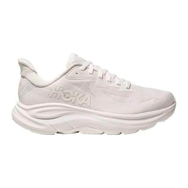 Hoka CLIFTON 10 1162032/WWH WIDE WHITE הוא נעלי ספורט אתלטיות לבנה נמוכה עם סוליה עבה ולוגו Hoka גלוי, המוצג בפרופיל צד על רקע רגיל.