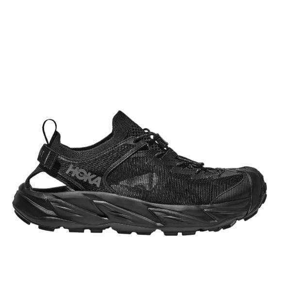 Hoka 1147650/BBLC HOPARA 2 BLACK/BLACK של Hoka הוא סנדל אתלטי שחור הכולל בד רשת, סוליה יציבה ורצועת עקב מתכווננת.