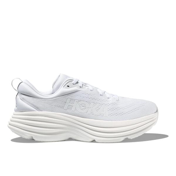 Hoka 1123202/WWH BONDI 8 היא נעל אתלטית לבנה הכוללת סוליה עבה עם מרקם עם "HOKA" בצד.