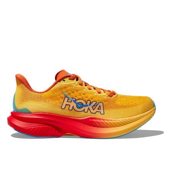 נעל ריצה Hoka 1147833/PYS MACH 6 WIDE (2E) POPPY/SQUASH עם הדגשים אדומים וכחולים, הכוללת סוליה עבה וגפה רשת.