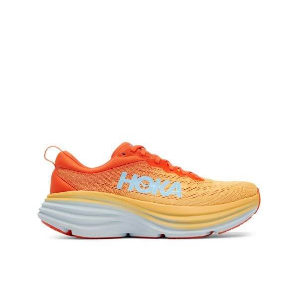 מבט מהצד של נעל הריצה Hoka Bondi 8 Wide (2E) בצבע כתום, הכוללת סוליה עבה ותכלת וטקסט "HOKA" לבן בצד.