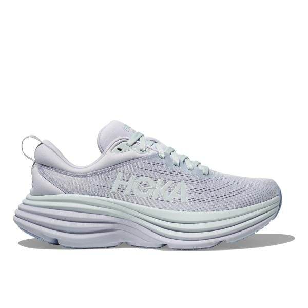 מבט מהצד של נעל ריצה Hoka Bondi 8 1127952/EHR בצבע סגול בהיר עם סוליה עבה ומרופדת, שרוכים לבנים וכתובת "HOKA" בצד.