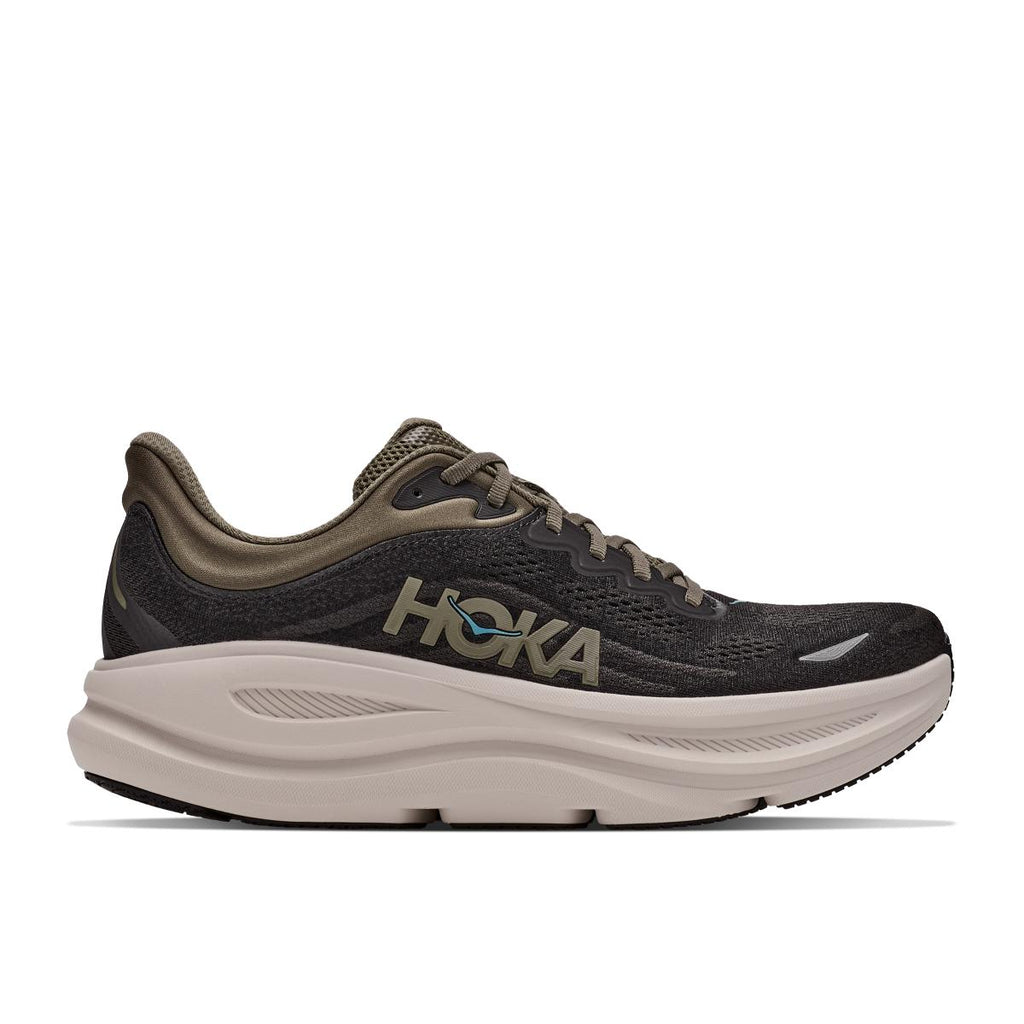 נעלי ריצה Hoka Bondi 9 Wide (2E) לגברים בצבע Black/River Rock – מבט צד על הגפה השחורה-חומה ועל המדרס הלבן הגבוה.