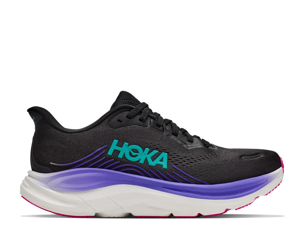 נעלי ריצה Hoka Clifton 11 לנשים בצבע Black/Neon Nebula – מבט ראשי על זוג הנעליים על רקע לבן.