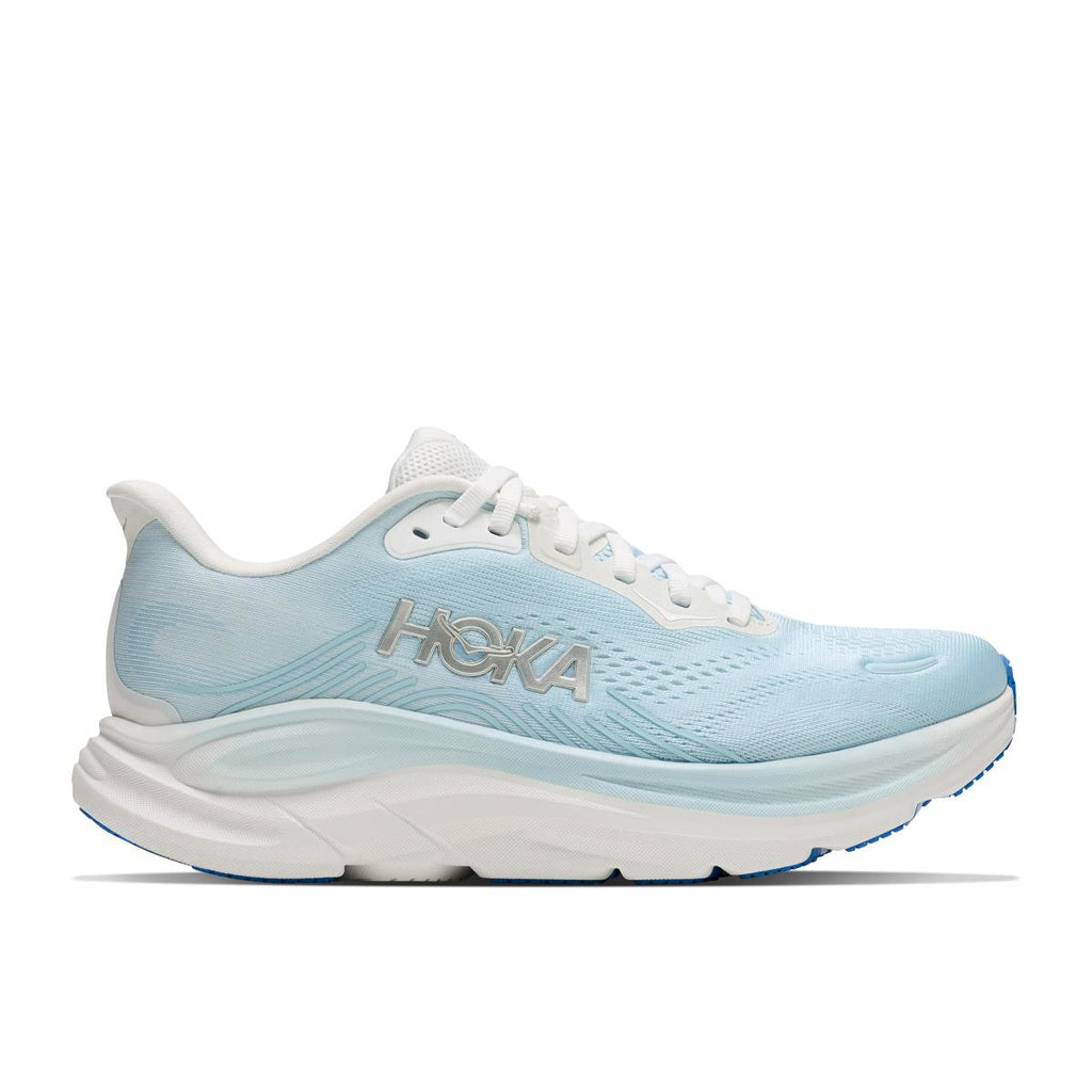 נעלי ריצה Hoka Clifton 11 Wide (D) לנשים בצבע Frost/Glimmering Blue – מבט ראשי על זוג הנעליים על רקע לבן.