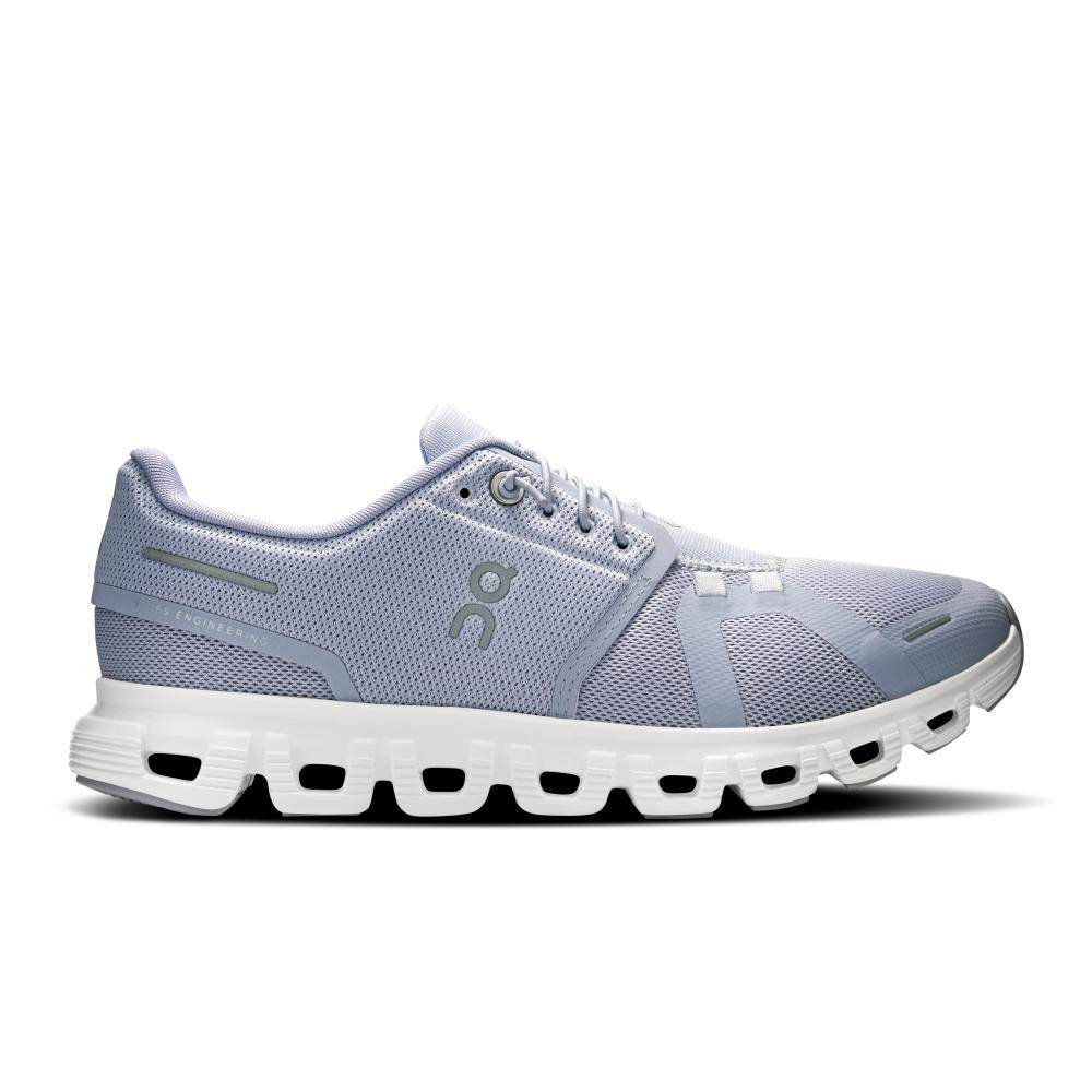 ה-On Cloud Cloud 6 Nimbus/White 3WF10061085 מבית On Cloud הוא נעל ריצה לנשים בצבע סגול בהיר, עם גפה עליונה מרשת, סגירת שרוכים וסוליה לבנה מחולקת, המוצגת בפרופיל צדדי על רקע לבן.