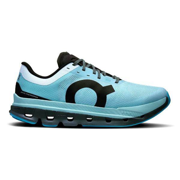 נעל הריצה לגברים On Cloudflow 5 (Arctic/Stone) מבית On Cloud מתאפיינת בעיצוב כחול עם נגיעות שחורות ולבנות, אות "O" בולטת בצד וסוליה מרופדת לנוחות.