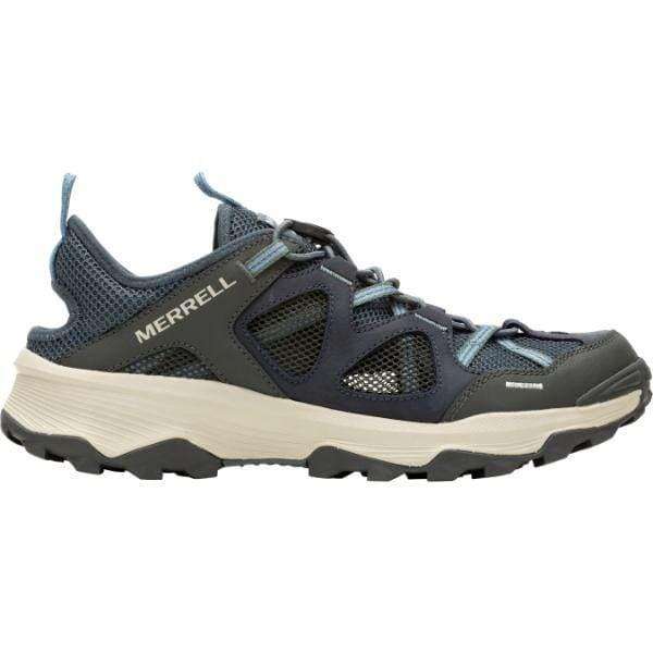מבט מהצד של נעל טיולים של Merrell Speed Strike Slate J037575 עם חלק עליון ברשת שחור וכחול, סוליה ביניים לבנה וסוליית חוץ שחורה המיועדת לשטח טרשי.