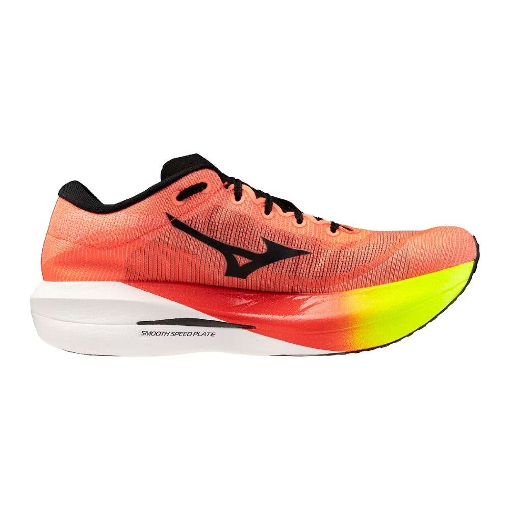 נעל ריצה תחרותית Mizuno Hyperwarp Pure בגוון Lava Orange במבט צד, עם שרוכים שחורים, לוגו Mizuno שחור והכיתוב Smooth Speed Plate מודפס על הסוליה האמצעית הלבנה.
