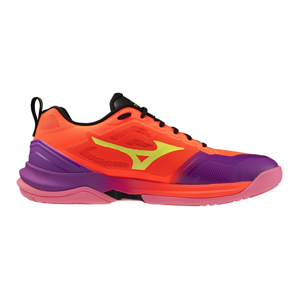 נעלי כדוריד וכדורעף Mizuno Wave Stealth Elite בצבעי כתום, סגול וורוד עם לוגו צהוב — מבט צד.
