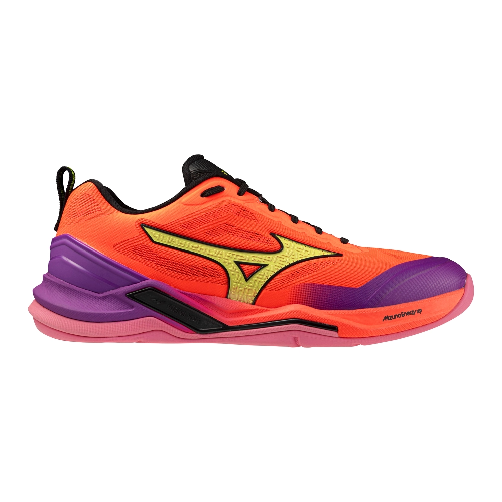 נעלי Mizuno Wave Stealth Elite בצבע כתום עם נגיעות צהובות וסגולות, שרוכים שחורים וסוליה ורודה — מבט פרופיל.
