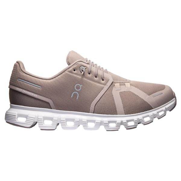 נעל הספורט On Cloud 6 Fog/White מבית On Cloud כוללת חלק עליון של רשת שזופה, סוליה חיצונית מרופדת לבנה ושרוכים תואמים.