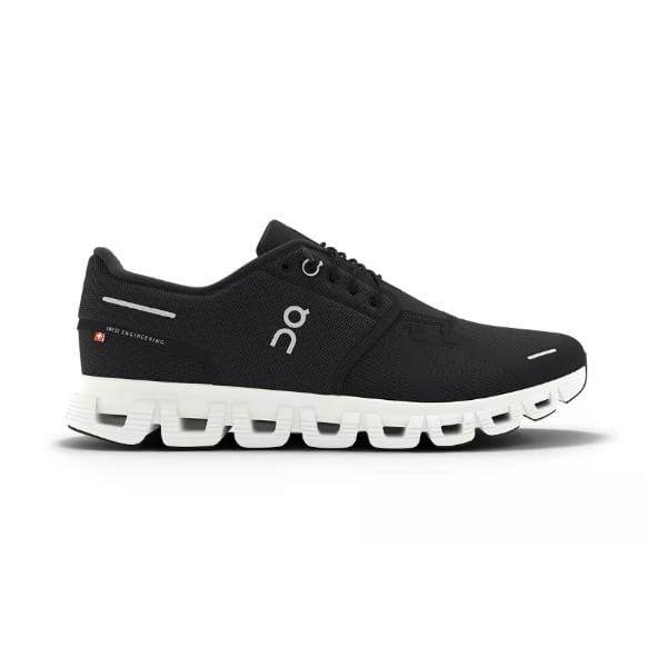 נעל ספורט On Cloud 6 שחור/לבן 3WF10060299 מבית On Cloud מציגה עיצוב שחור עם סוליה לבנה ומפולחת.
