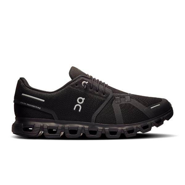 ה-On Cloud 6 Black/Black 3MF10071043 מאת On Cloud היא נעל אתלטית שחורה וחלקה עם חלק עליון מרשת, הדגשים מחזירי אור וסוליה מפולחת מרופדת.