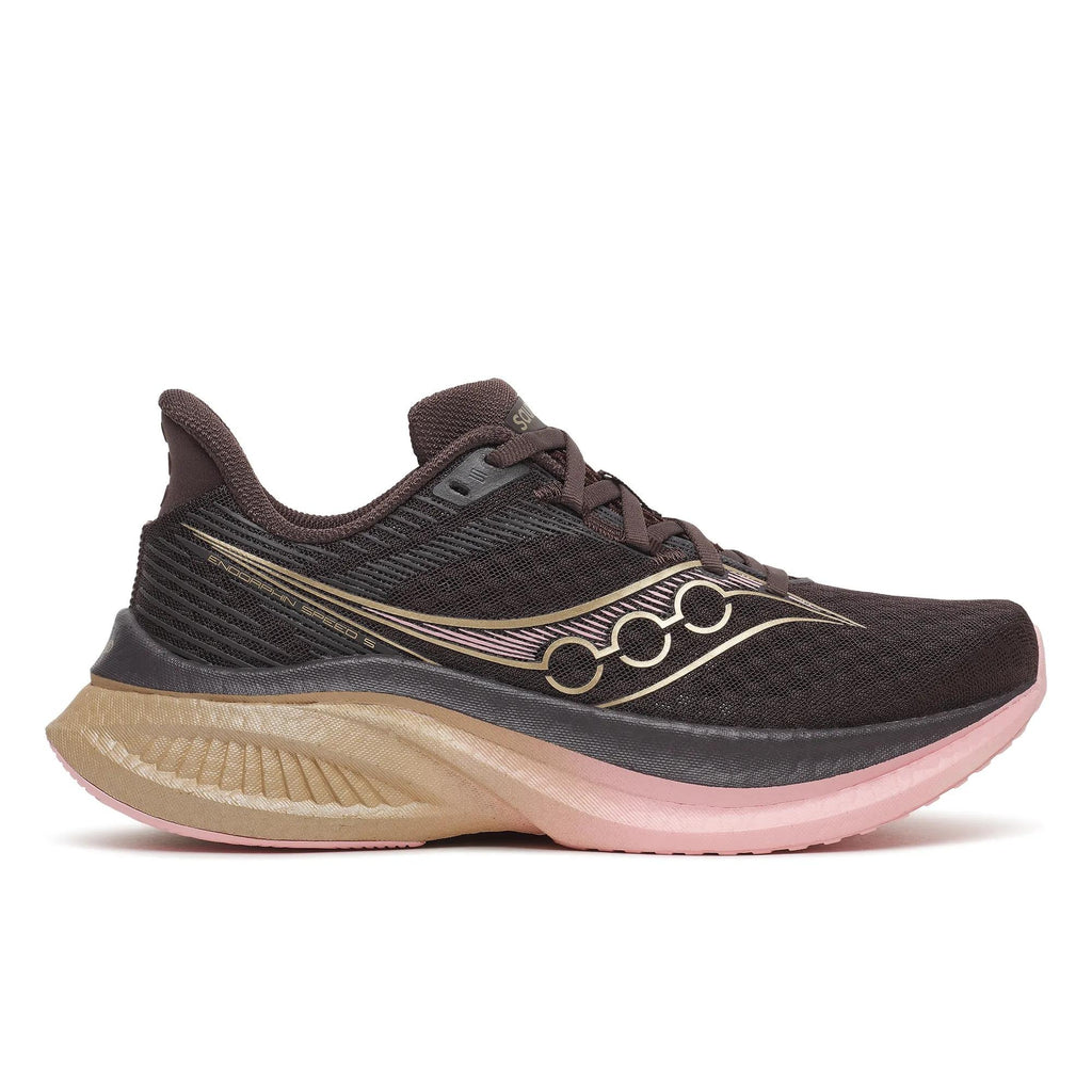נעלי ריצה סאקוני אנדרופין ספיד 5 לנשים Saucony Endorphin Speed 5 Torte/Aureate - מבט צד על הגפה החומה, הלוגו הזהוב והסוליה הדו-גונית