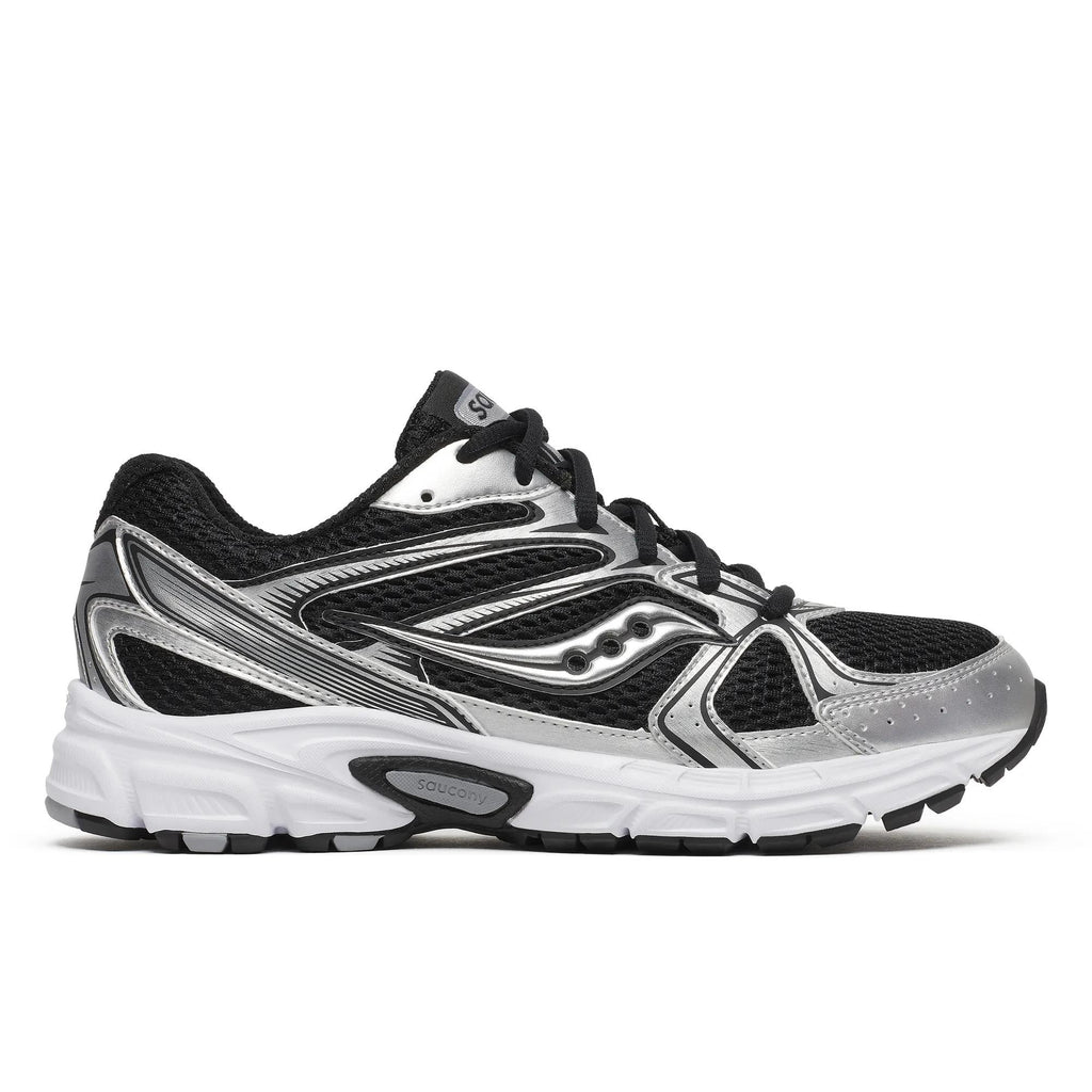נעלי אופנה סאקוני לגברים Saucony Ride Millennium Black/Silver - מבט צד על הגפה השחורה, חיפויי הכסף והסוליה הלבנה