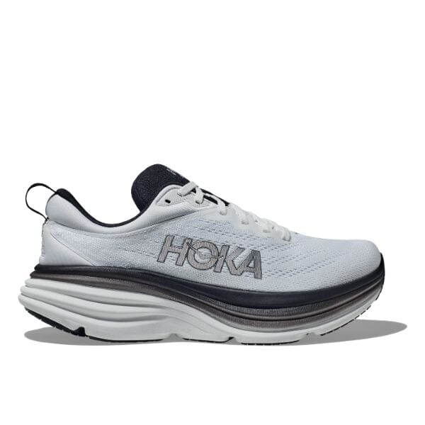 נעל ריצה לבנה של Hoka Bondi 8 ועליה המילה Hoka.
